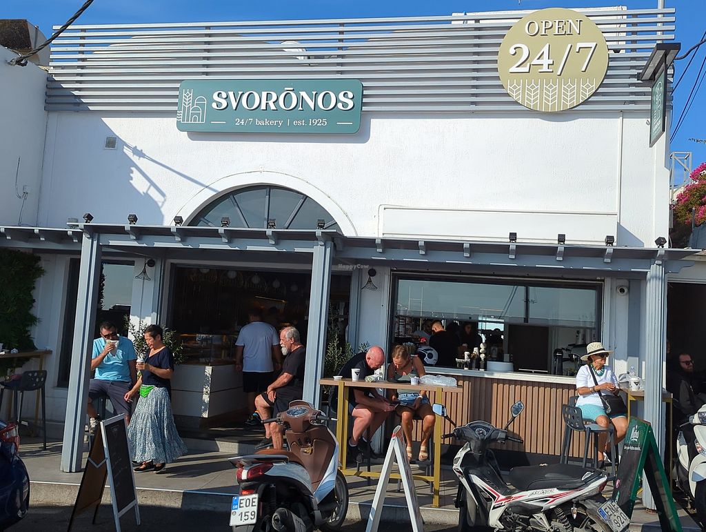 Current exterior of Svoronos Bakery in Fira